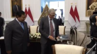 Bill Gates: Dari Raja Software Hingga Pahlawan Kemanusiaan
