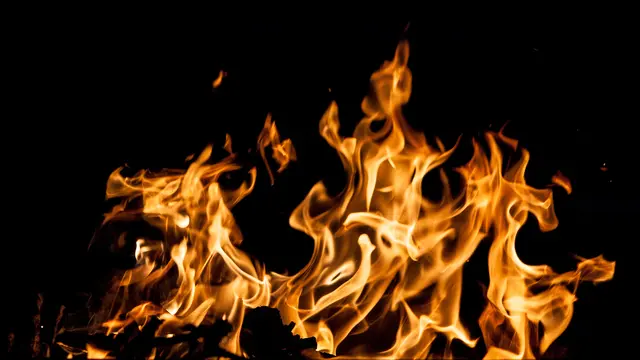 Bocah Bakar Baju Pasar Pal Depok: Netizen Soroti Mirip Barak