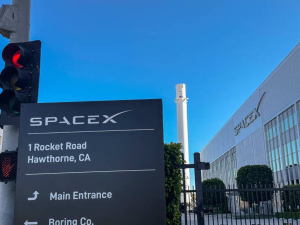 Dipecat SpaceX: Sering ke Toilet, Benarkah Alasannya?