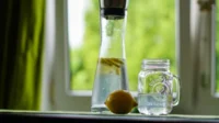 7 Manfaat Ajaib Air Lemon Hangat Pagi Hari: Sehat & Langsing!