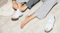7 Sneakers Putih Wanita Terbaik: Harga Mulai Rp100 Ribu - Wajib Punya!