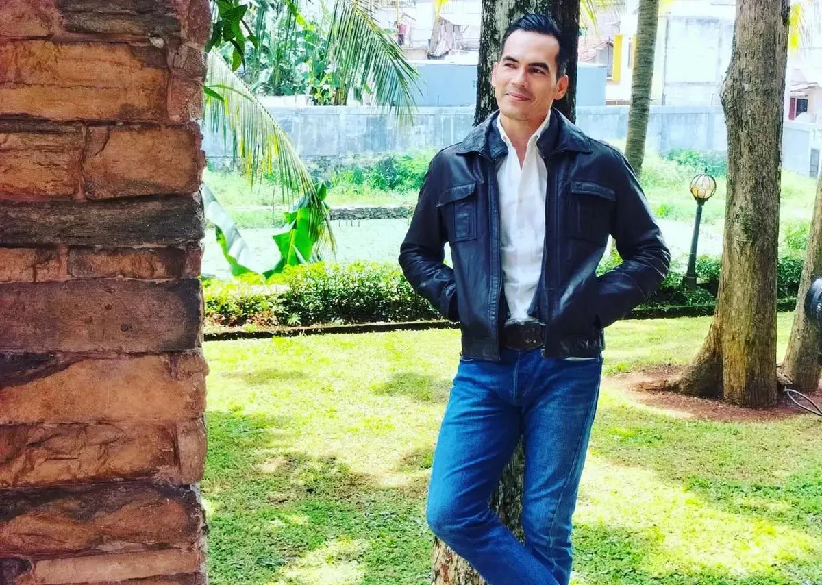 Atalarik Syah Nyanyi di Pernikahan, Gaya Kemayunya Bikin Heboh Netizen?