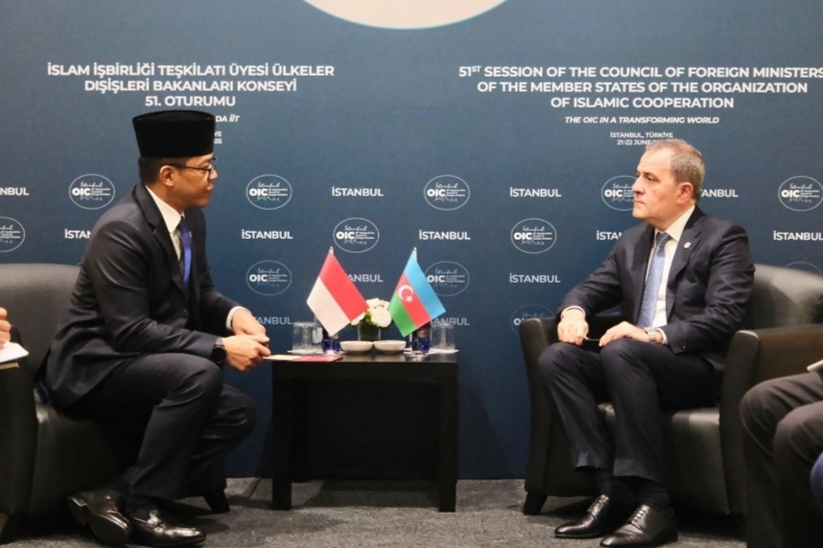 Evakuasi WNI Iran: Menlu Indonesia Ucap Terima Kasih Azerbaijan