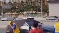 Ferrari Mewah Terguling, Mobil Towing Ringsek di Tol Cengkareng