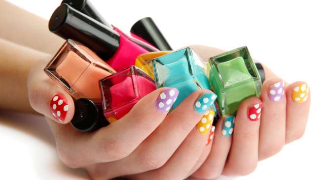 Ganti Warna Kuku Sesuka Hati? 7 Peel Off Nail Polish Terbaik!