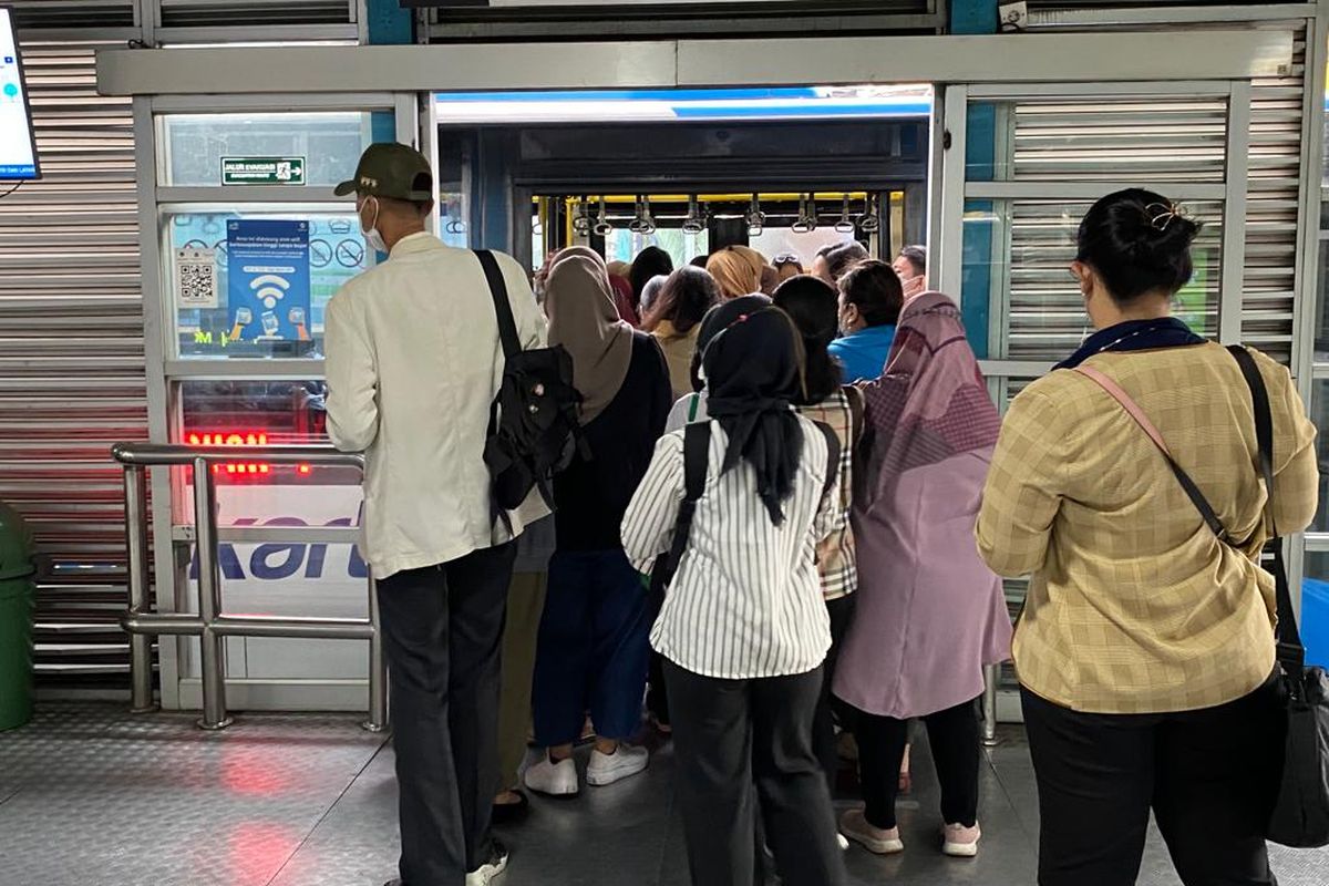 Karyawan Swasta Wajib Transjakarta? Armada Kurang, Pekerja Protes!