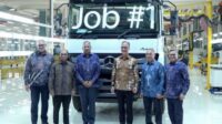 Mercedes-Benz Resmi Produksi Truk di Cikarang: Indonesia Jadi Pusat Manufaktur Global?