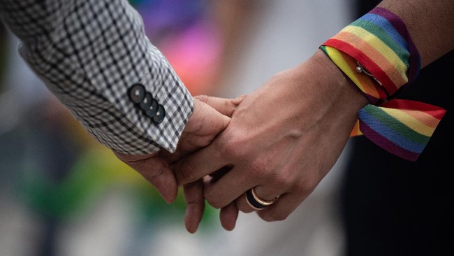 Polda Jatim Ungkap Jaringan Prostitusi Homoseksual Online Luas