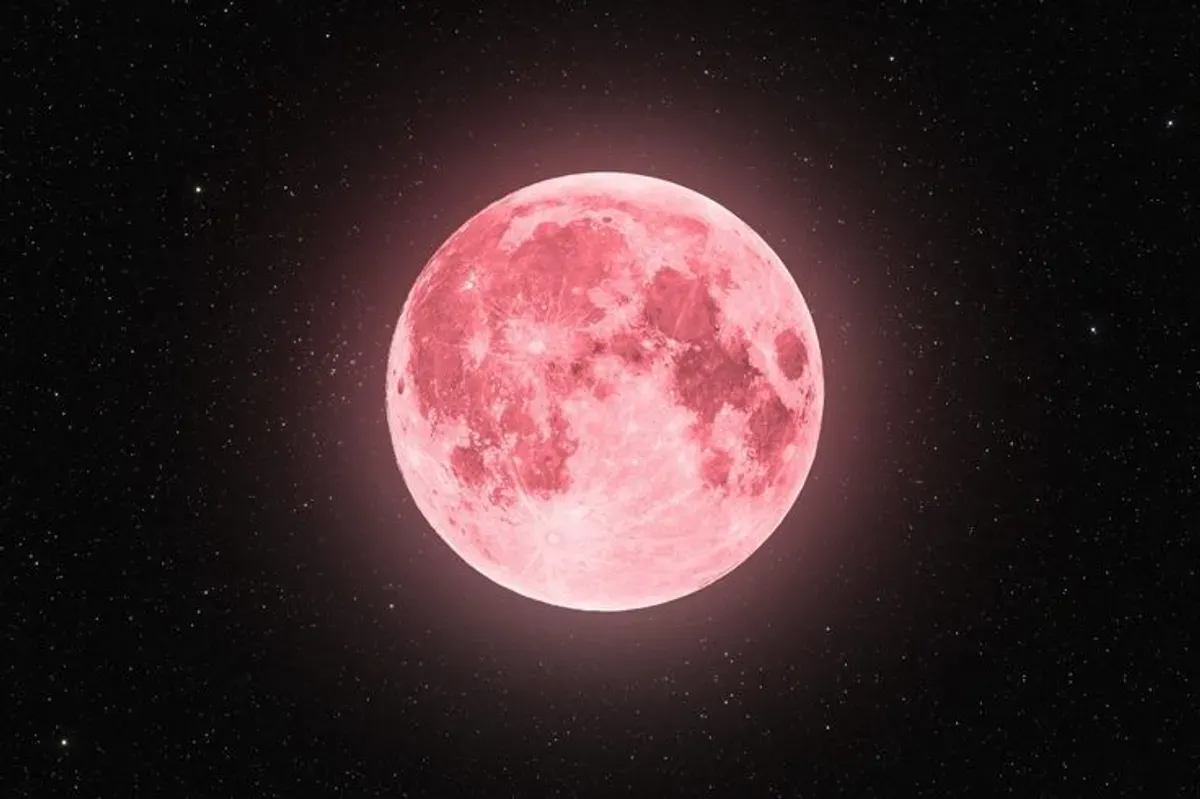 Saksi Strawberry Moon 2025: Purnama Terindah, Jadwal & Lokasi Terbaik