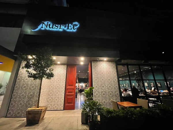 Salt Bae Tutup Restoran Mewah: Steak Jutaan Hilang?