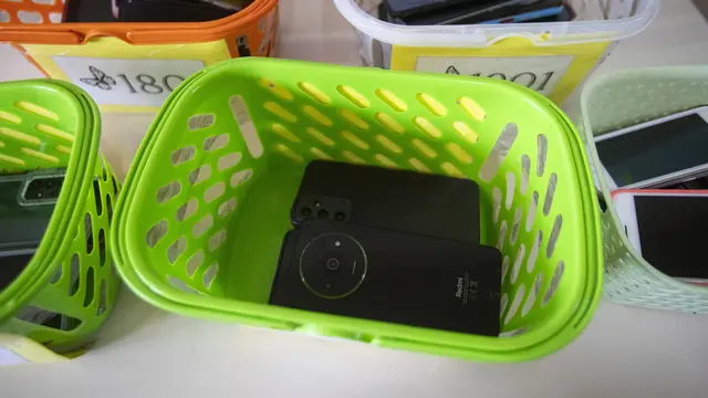 Rahasia_Untung_Emas_Berlimpah_dari_Limbah_HP_Bekas Rahasia Untung: Emas Berlimpah dari Limbah HP Bekas