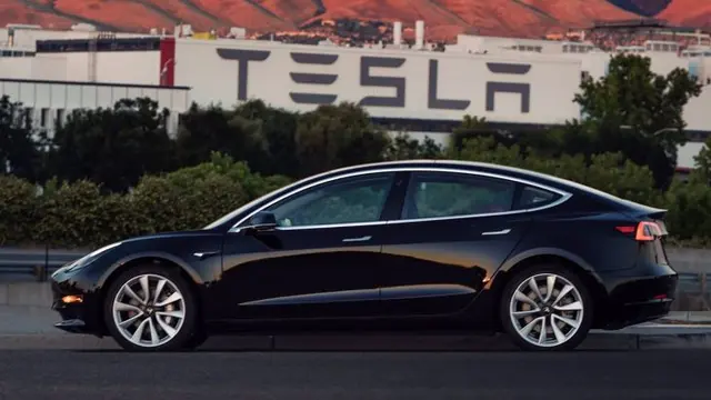 Tesla Model Y & 3: Jarak Tempuh Lebih Jauh, Penjualan Melonjak